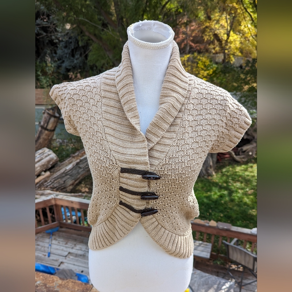 The Eagle’s Eye Sweater Vest Girls Size M (10-12) Or women's small.